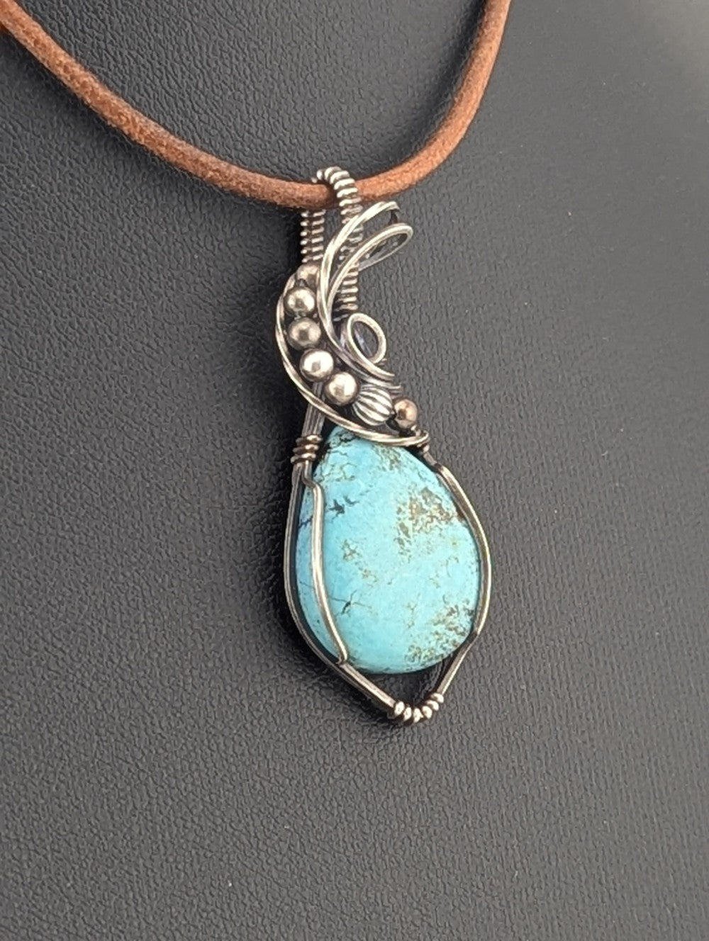 Kingman Turquoise pendant, set in antiqued Silver.