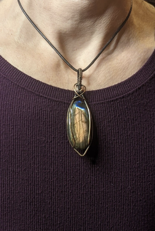 Labradorite gemstone pendant, with copper and blue flash, set in antiqued copper